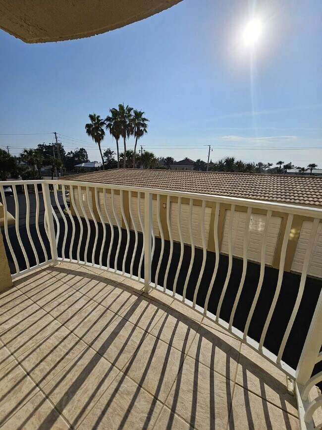 Building Photo - Seaside Serenity Awaits: Spacious 3-Bedroo...