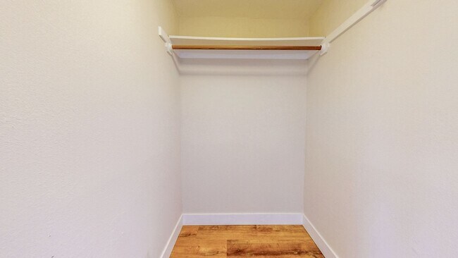 Building Photo - 1600 Sylvaner Ave