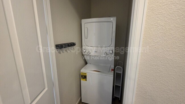 Building Photo - 5358 Routt St