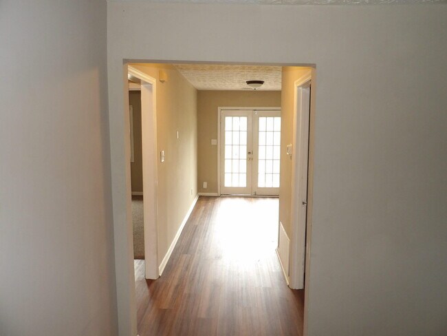 Building Photo - 218 Centennial Dr