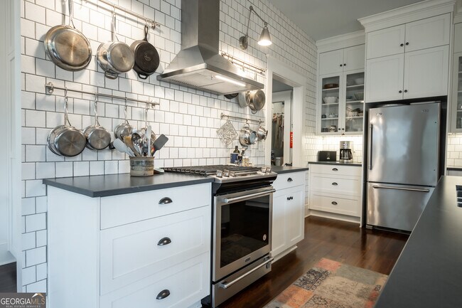 Building Photo - 290 Milledge Cir