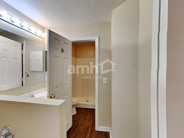 Building Photo - 1030 Lancelot Dr