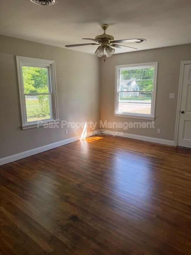 Building Photo - 4815 Oakleys Ln