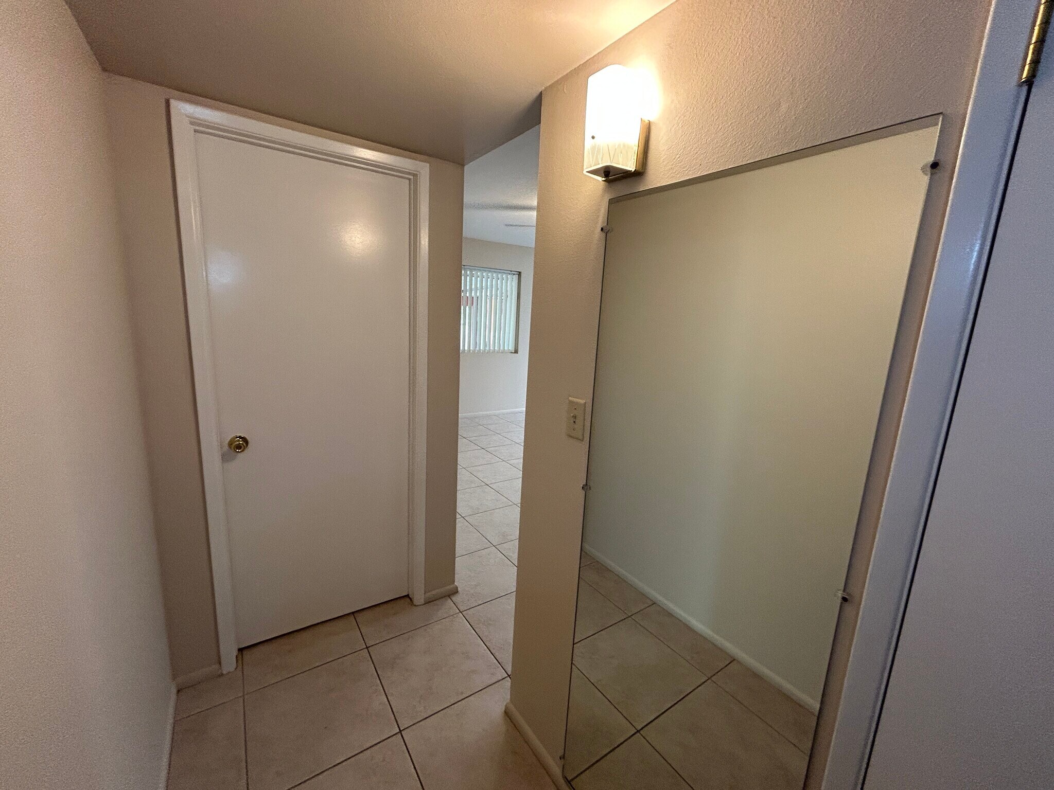 Building Photo - 10615 W Cheryl Dr