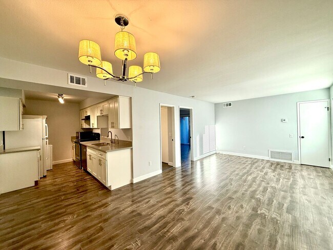 Building Photo - CASA VERDE - One Bedroom - Unfurnished - Long Term