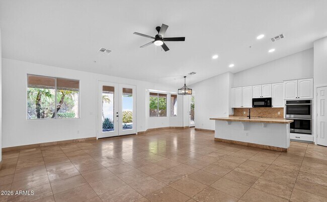 Building Photo - 7742 E Los Gatos Dr