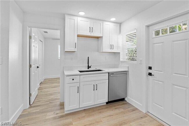 Building Photo - 1855 Danford St