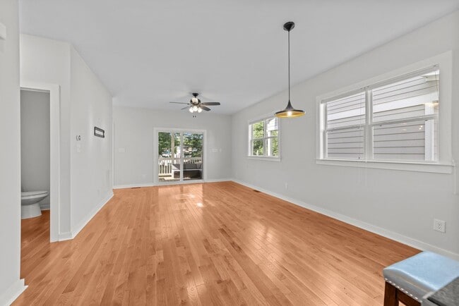 Building Photo - Modern 3 Bedroom home inside Downtown Raleigh, Fenced-in Backyard, Updated Kitchen, Pet Friendly!