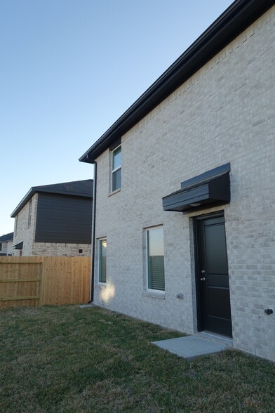 Building Photo - 3004 Fall Gold Ln