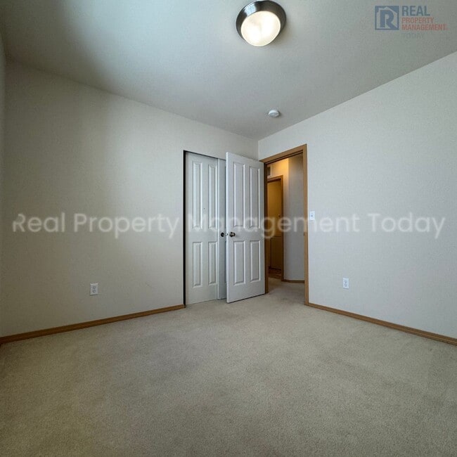 Building Photo - 3 Bedroom With Large Bonus Room!