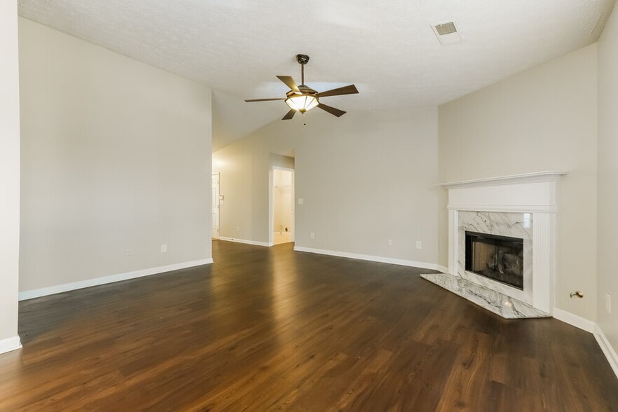 Building Photo - 555 The Blvd