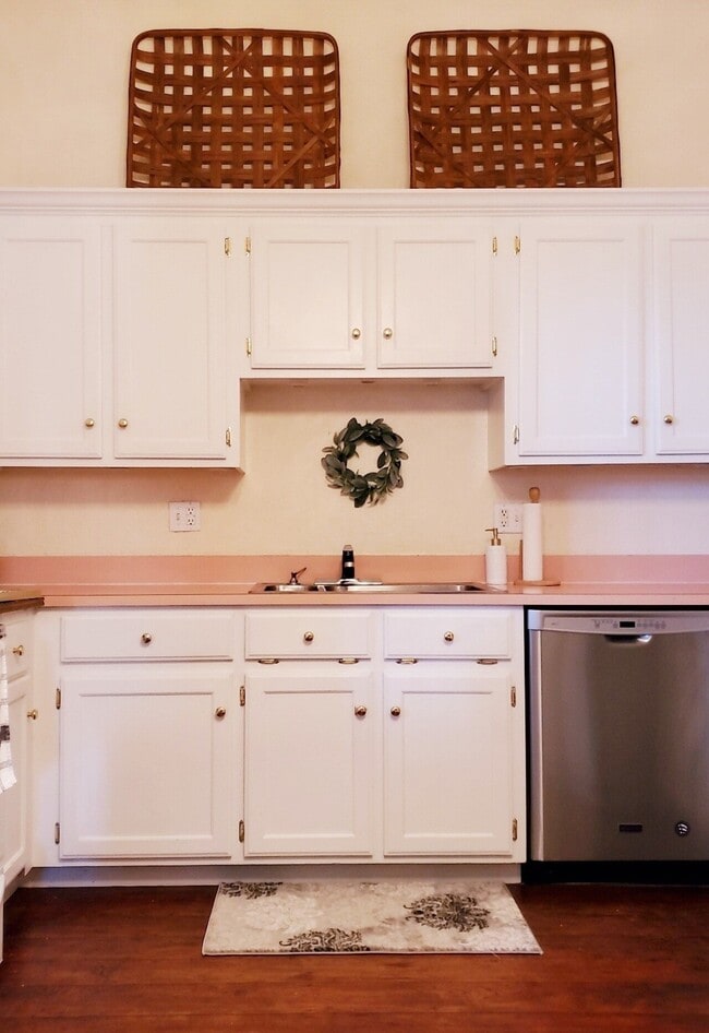 Building Photo - 8 N. Congress