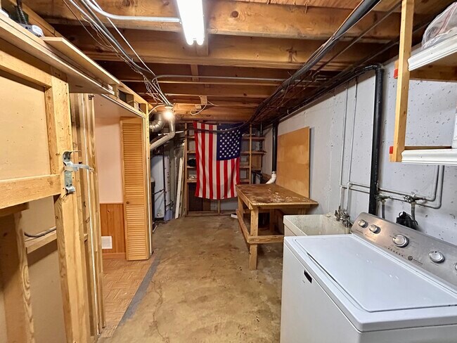 Building Photo - 2S717 Winchester Cir N