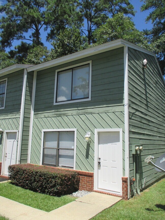 Building Photo - 301 S Lipona Rd