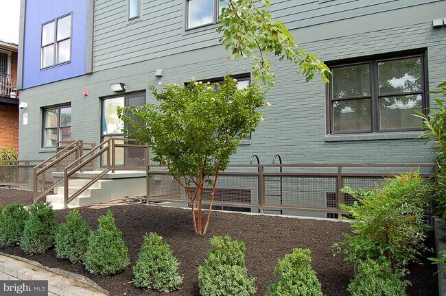 Building Photo - 919 Sheridan St NW