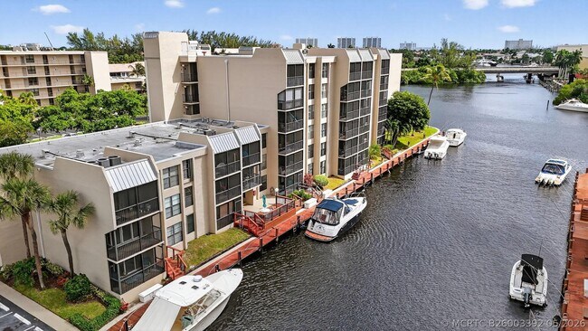 Building Photo - 8 Royal Palm Way