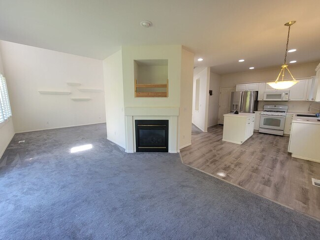 Building Photo - Charming Sammamish Home | 3 Bed + 2.5 Bath