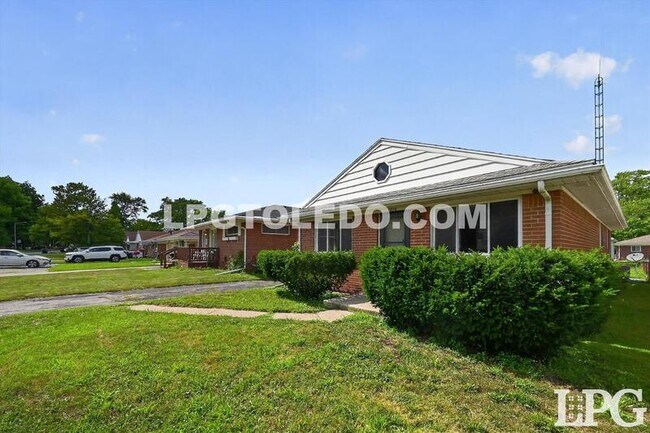 Building Photo - 1818 Christian Ave