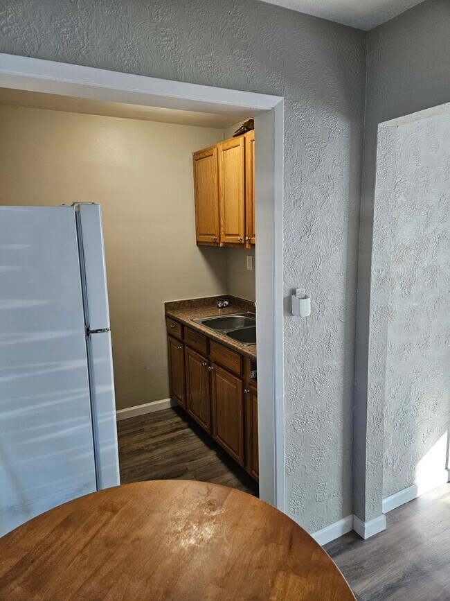 Building Photo - 908 DELTA