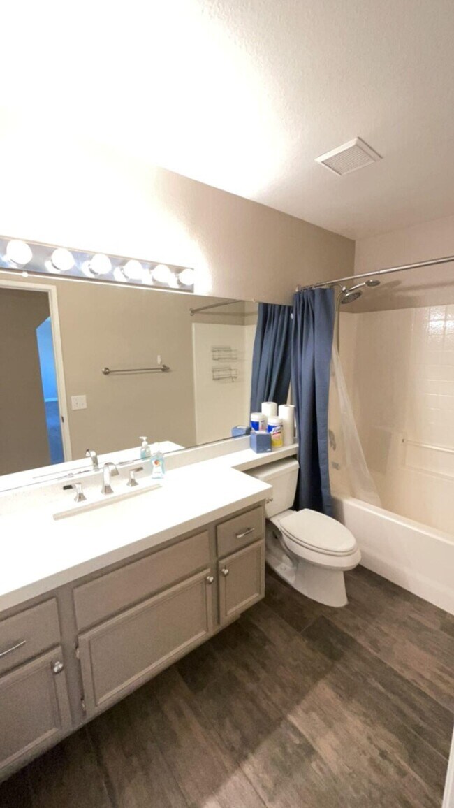Building Photo - 45450 Deerbrook Cir
