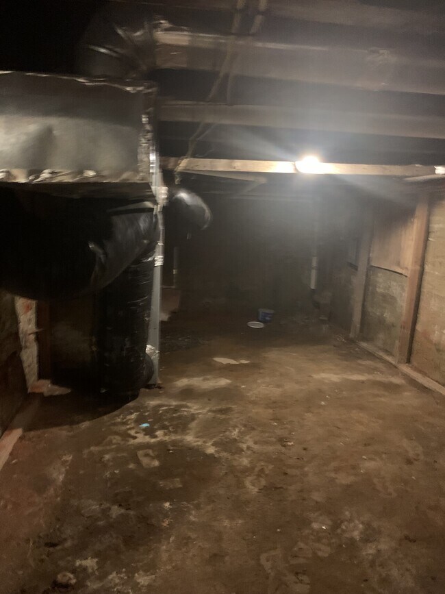 Building Photo - Rowhome in West Baltimore