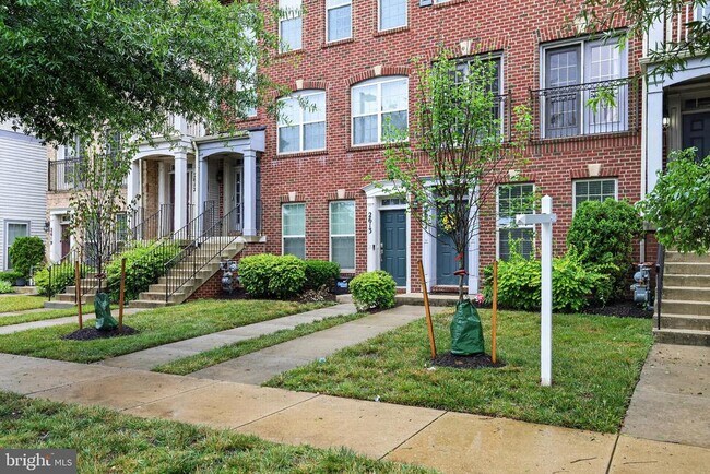 Building Photo - 2613 Campus Way N