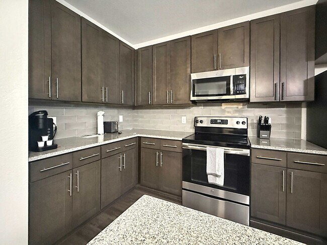 Building Photo - 1515 Flournoy Lp