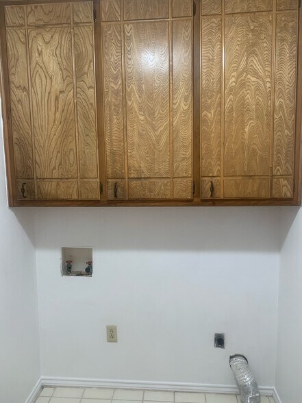 Laundry room - 5207 90th St