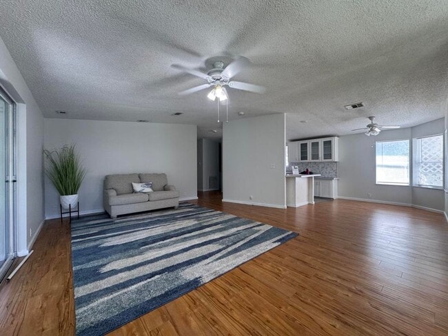 Building Photo - 2/2 in Plantation Oaks