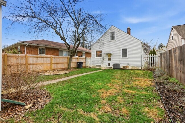 Building Photo - 2695 Bellwood Ave