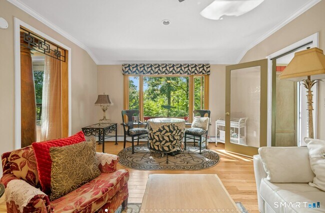 Building Photo - 92 Kenmore Rd