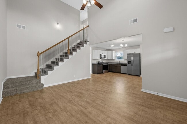 Building Photo - Pet Friendly Three Bedroom!