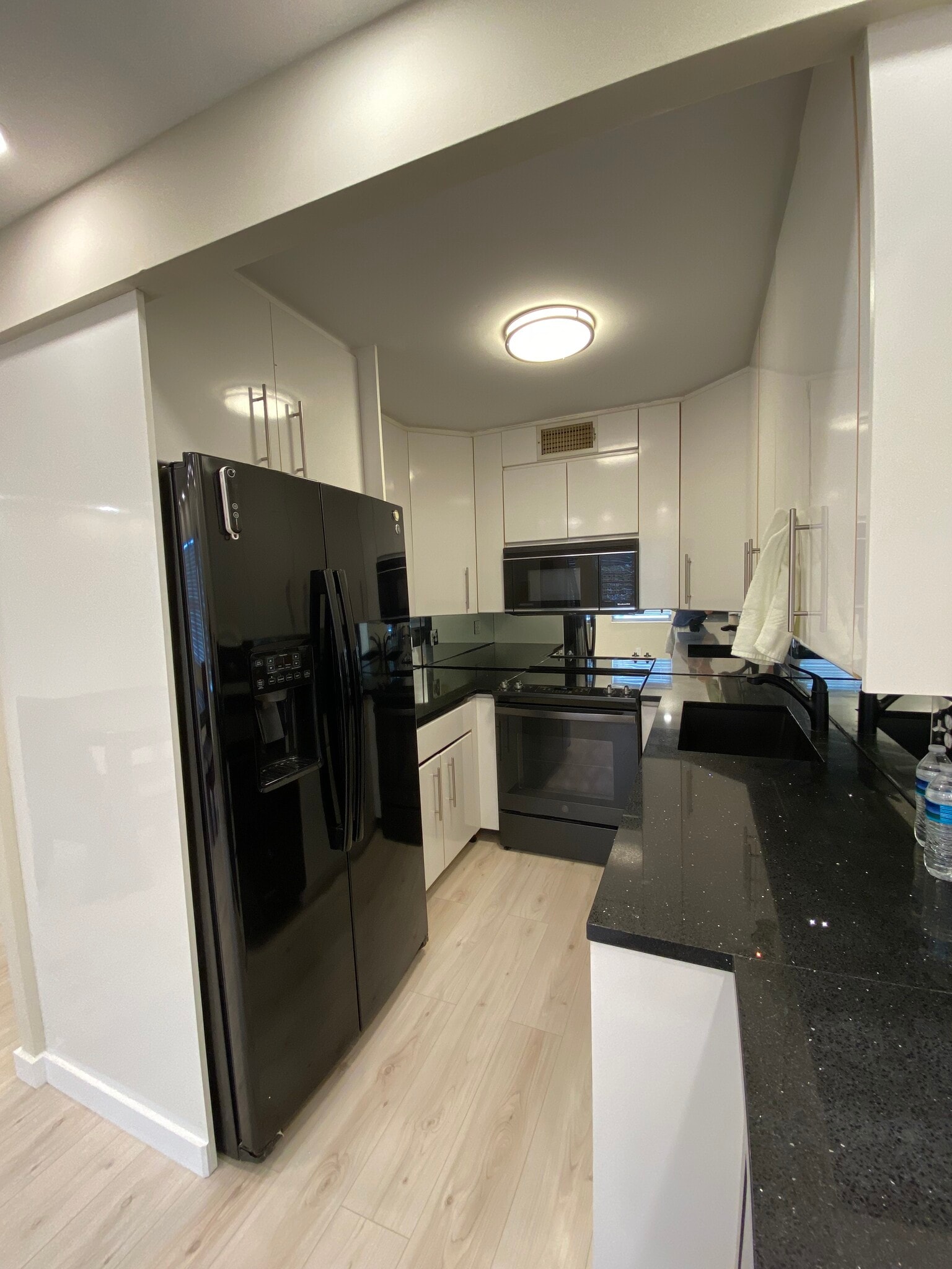 Building Photo - 4048 Exeter C