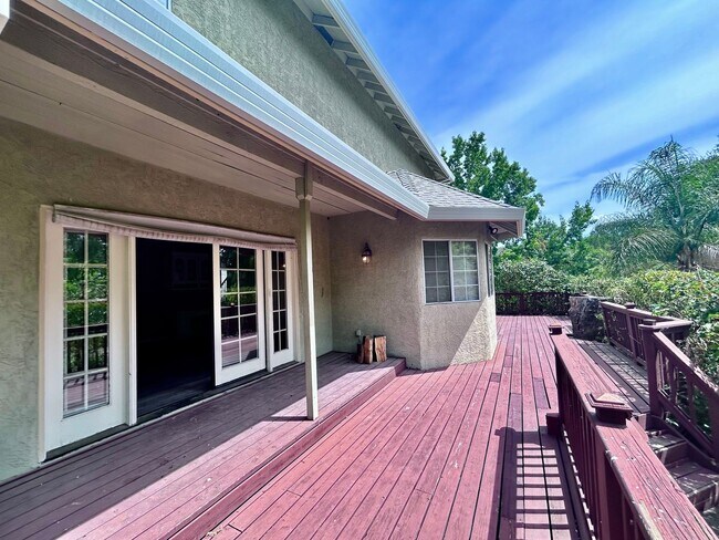 Building Photo - 5 Bedroom Home with a POOL in Folsom