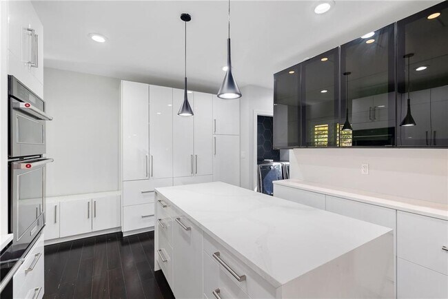 Building Photo - 4200 Roswell Rd NE