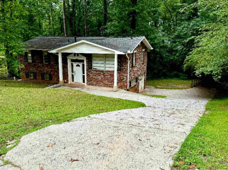 Building Photo - 1962 Maple Dr