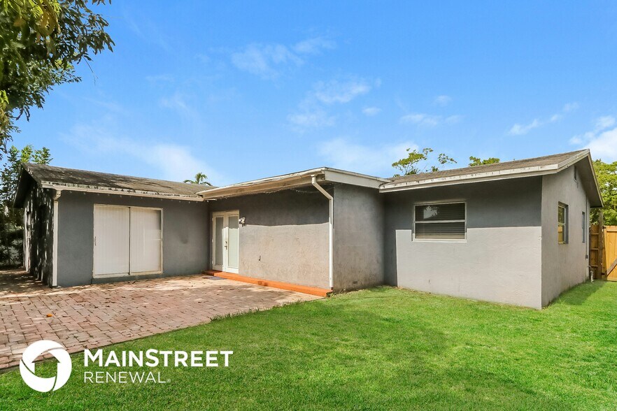 Building Photo - 628 SW 18th Ave