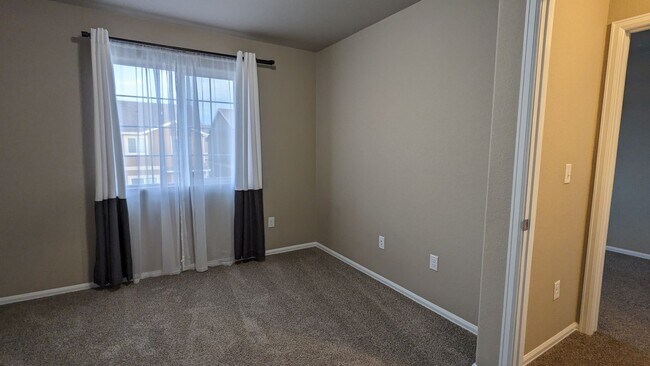 Building Photo - TWO STORY END UNIT TOWNHOME 3 BED/2.5 BATH...