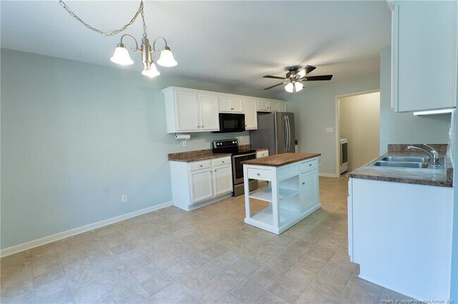 Building Photo - 705 Colonial Hills Dr