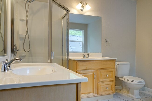 Building Photo - Ravensdale 3 Story, close to Lake Retreat,...