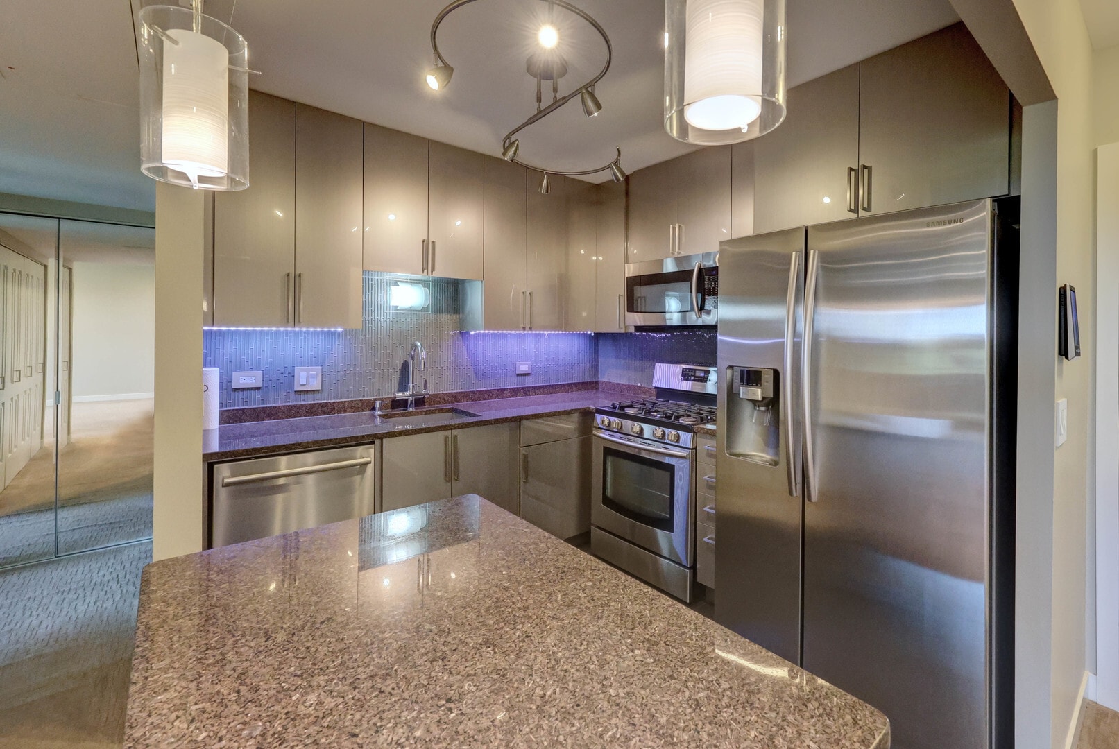 KITCHEN - 700 Wellington Ave