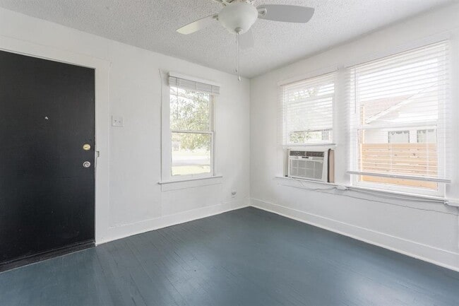 Building Photo - 57 Chalmers Ave