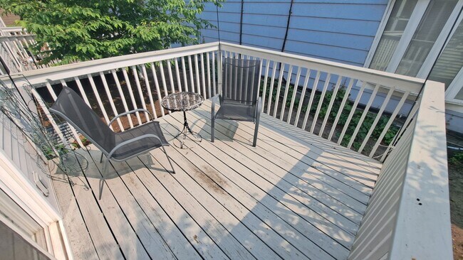 Building Photo - 1512