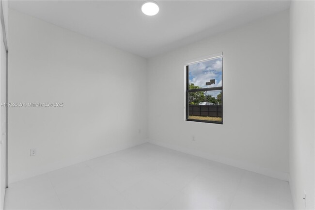 Building Photo - 32206 SW 196th Ave