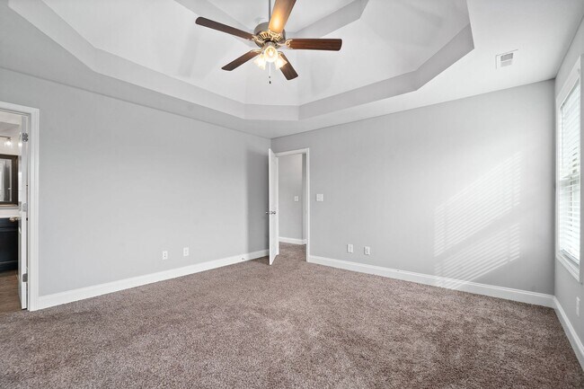 Building Photo - Pet Friendly Three Bedroom with Bonus!