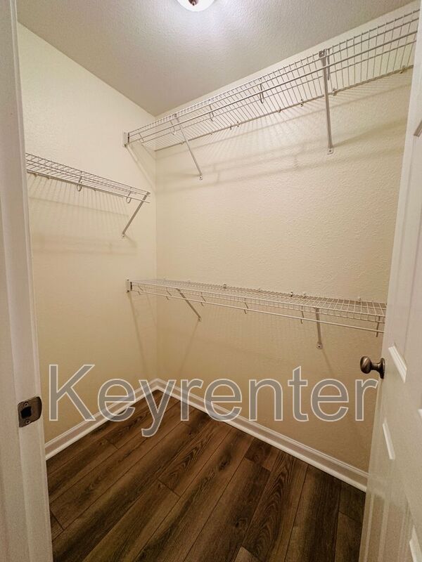 Building Photo - 846 Blue Spruce Way