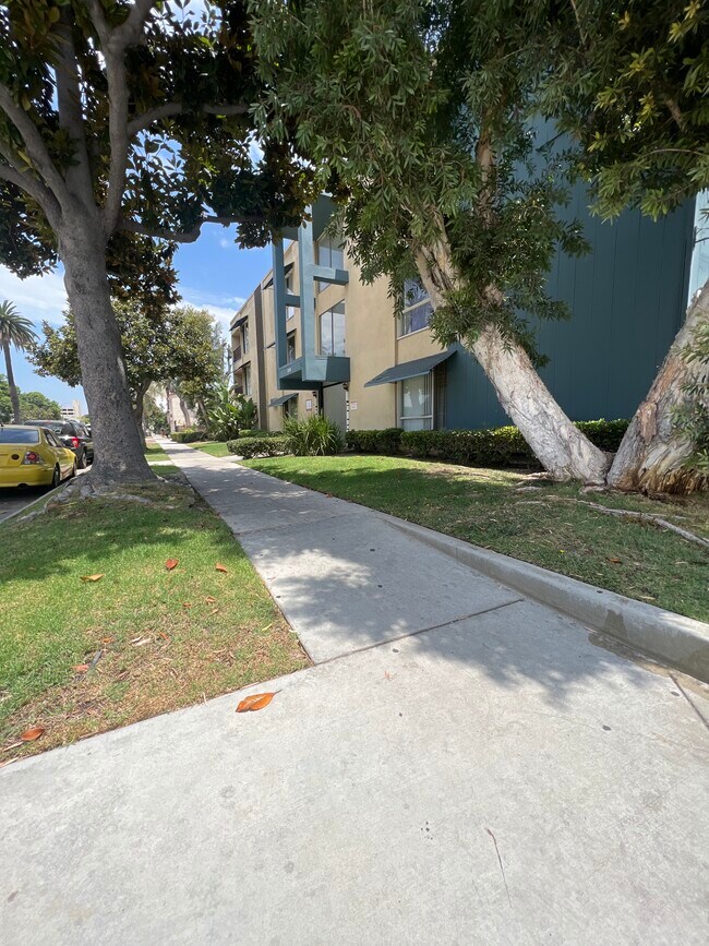 Building Photo - 800 Linden Ave
