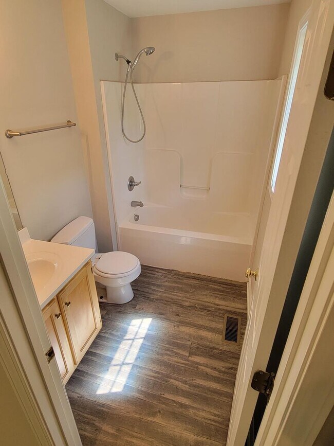 Building Photo - Beautiful three bedroom two bathroom house...