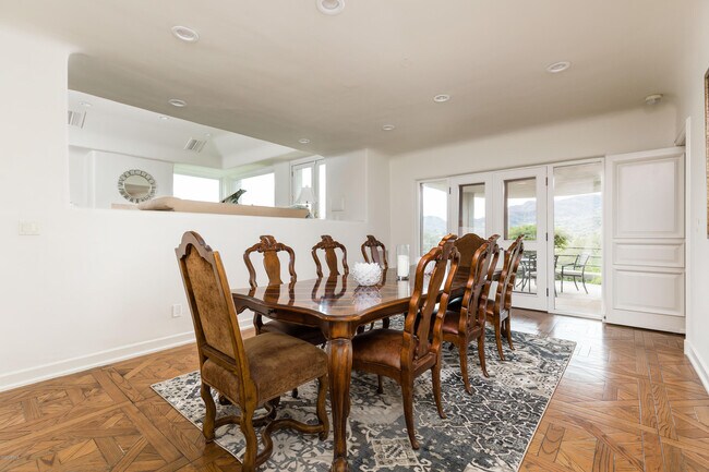 Building Photo - 7421 N Las Brisas Ln