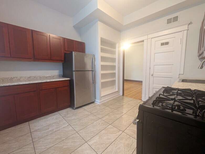 Building Photo - 3824 N Fremont